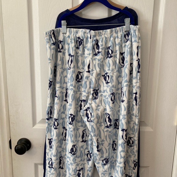 NWT Muk Luks Pajama Set Blue top with Penguin Fleece Pants - Picture 4 of 10